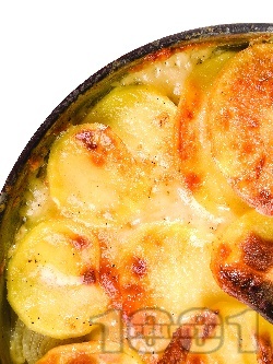 Вкусна картофена запеканка с кашкавал и лук на фурна - снимка на рецептата Вкусна картофена запеканка с кашкавал и лук на фурна - снимка на рецептата